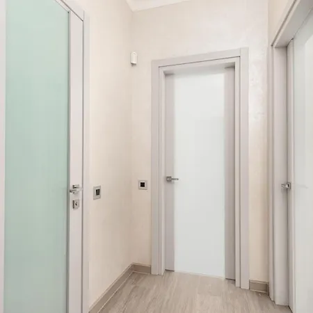 Pearl Apartment *